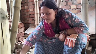 Women labour fuck with labour contractor for earning extra money