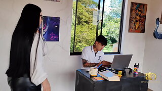 La profesora se folla a joven alumno para darle una leccion