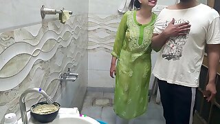 Indian Bhai ne bhen ko kand karte dekh kar usko chudne emand ki mana karne ke baad bhi behn ko khub gaand mari roleplay in hindi