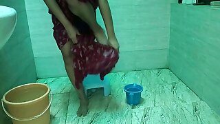 Indian village girl tight pussy outdoor bath video, desi beautiful girl xxx video