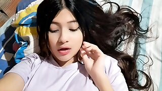 Masturbaci&oacute;n casera de una chica latina hermosa