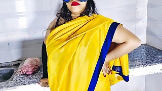 नोकरानी बाना मुझे बहुत पसंद है मेरी गांड मेरे साहब को बहुत अच्छी लगती है अच्छे से चुदाई करो साहब जी