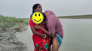 Bangladeshi Bowdi With Her Boyfriend in an Open Place