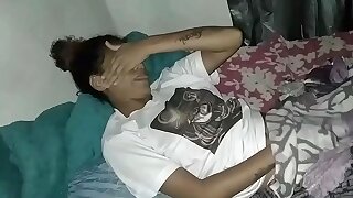 Flagrei minha enteada se masturbando para dormir,fudi a bucetinha inocente dela sem camisinha e gozei