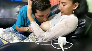 no sabia que mi cu&ntilde;ado venia de visita a casa pero mi esposo no esta y aprovechamos para follar a escondidas