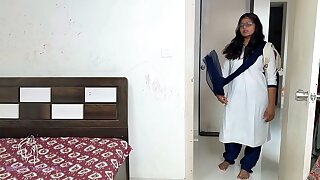 कोमल क्लासेस के सीधे पहोच गयी टीचर के घर पर लेकिन क्लास अभी चालू नहीं हुआ था तो मस्टरबैशन क्लास सिखाया