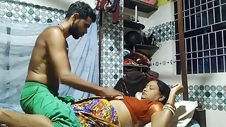 Aunty ne naya saree or blouse ke sath sex kra apne husband ke sath