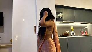 Wife Ne Apne Pati Ko Bahar Sex Karte Hu Pakda Phir Wife Ki Chudai Kiya