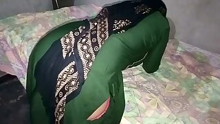 Sasur bahu anal fuck- Desi Indian bahu gets painful anal fuck with father-in-law when she taking gift from sasurji