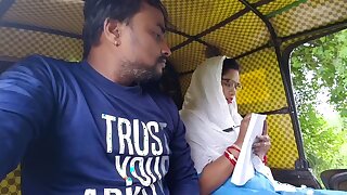 A beautiful Indian Stanger girl sucked my dick,when I was masturbating inside the auto