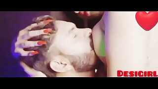 तीन दोस्त और मैं अकेला।