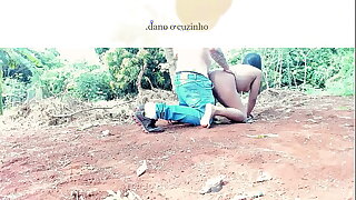 MUDEI DE CASA FUI MORA DOLADO DUMA NOVINHA SAFADA E GOSTOSA DIRETO VIA ELA BATENU UMA PRO NAMORADO NA PORTA DE CASA ATE QUE UMDIA VI ELA SOSINHA E PULEI O MURO PRA FODER SEU CUSINHO