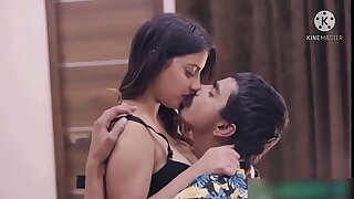 Desi hot babes seduces worker and takes him on ride