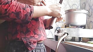 Kitchen me bhabhi ji ko ache se lund ka maja diya devar ne