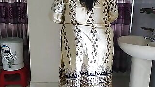 45 Year Old Neighbor Aunty Seduced Me By Seeing Her Big Ass While Combing Her Hair - Indian Desi Sex (Bbw)