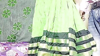Hara ghagara pahankar bhabhi kya Kamal lagati hai isko chodunga