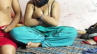 Baap ne beti ki jabar jasti  Gand chut marli beti dekh rhi thi porn movie Baapne pakad liya