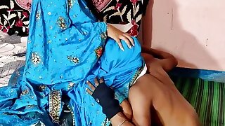 Malkin ne Nokar Ramu Se apni Chut Chatwayi Morning me