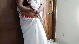Indian Desi stepmom Mera Bada Lund Chahta Hai - Jab Papa Ghar Par Nahi Hote To Maa Mujhe Bulate Hai Aur Jabardast Choda