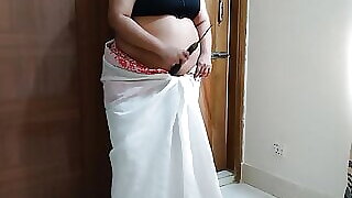 Indian Desi stepmom Mera Bada Lund Chahta Hai - Jab Papa Ghar Par Nahi Hote To Maa Mujhe Bulate Hai Aur Jabardast Choda