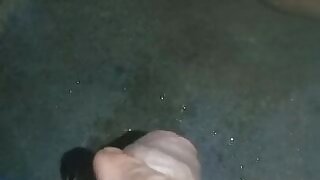 Bhabi ki chut me Su ,su Kiya , bhabi ne bhathroom me pee kiya