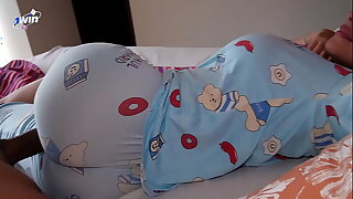 comparto cama con la novia de mi padrastro